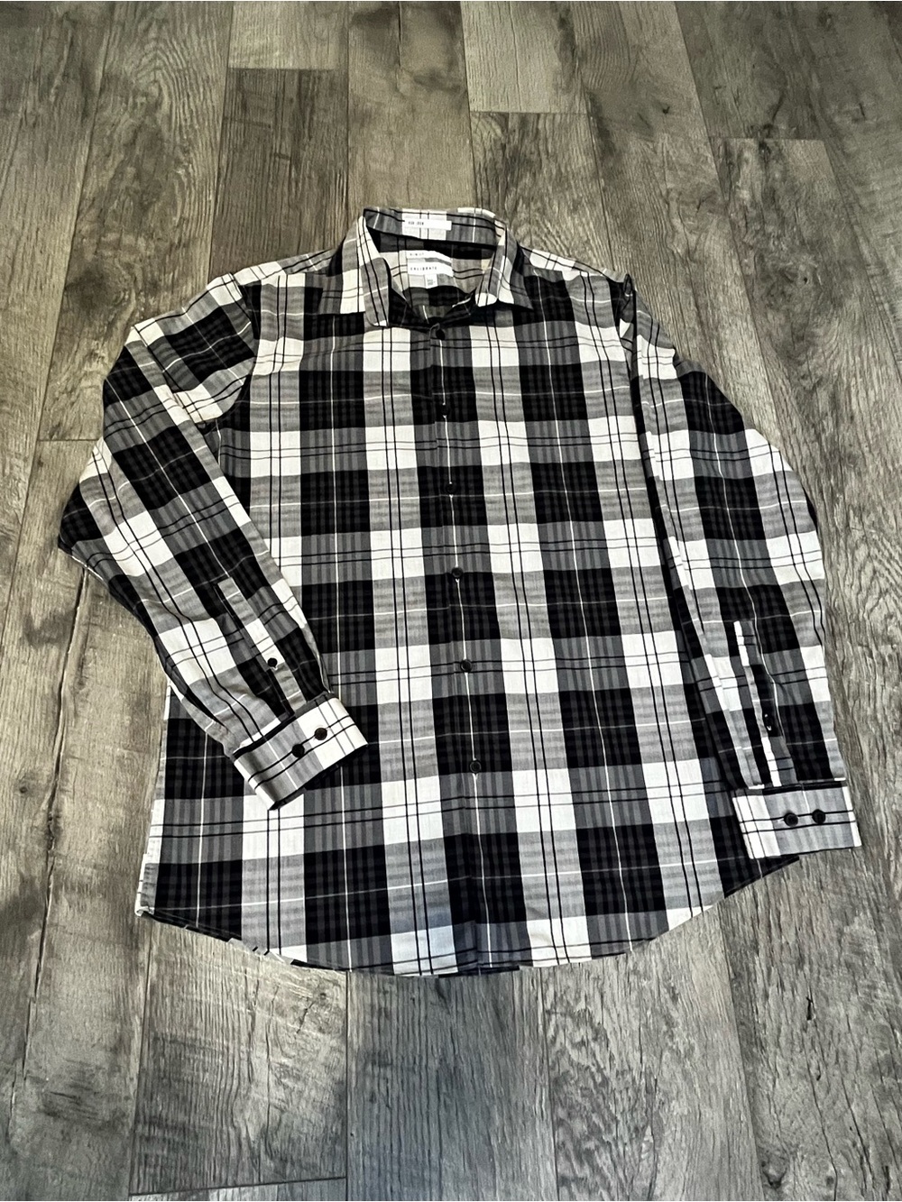 NWOT Men's Black & White Plaid Long-Sleeve Shirt